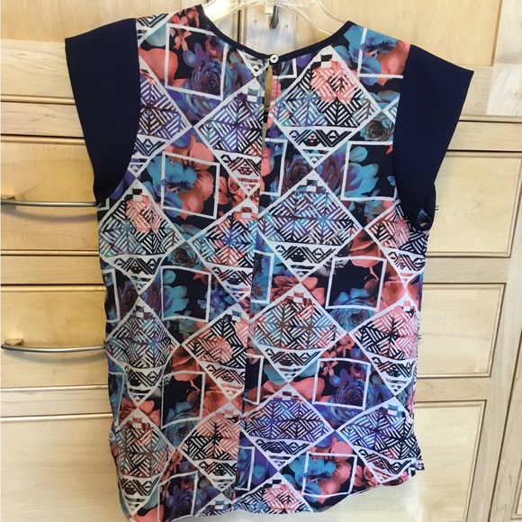 PAPAYA BLOUSE Medium Caps sleeve navy blue floral 100% light cool polyester. - Picture 3 of 7